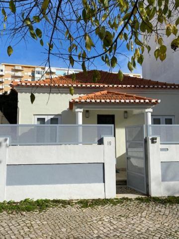 Getwet Surfcamp Bed & Breakfast Costa da Caparica Exterior photo