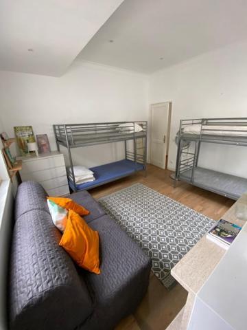Getwet Surfcamp Bed & Breakfast Costa da Caparica Exterior photo