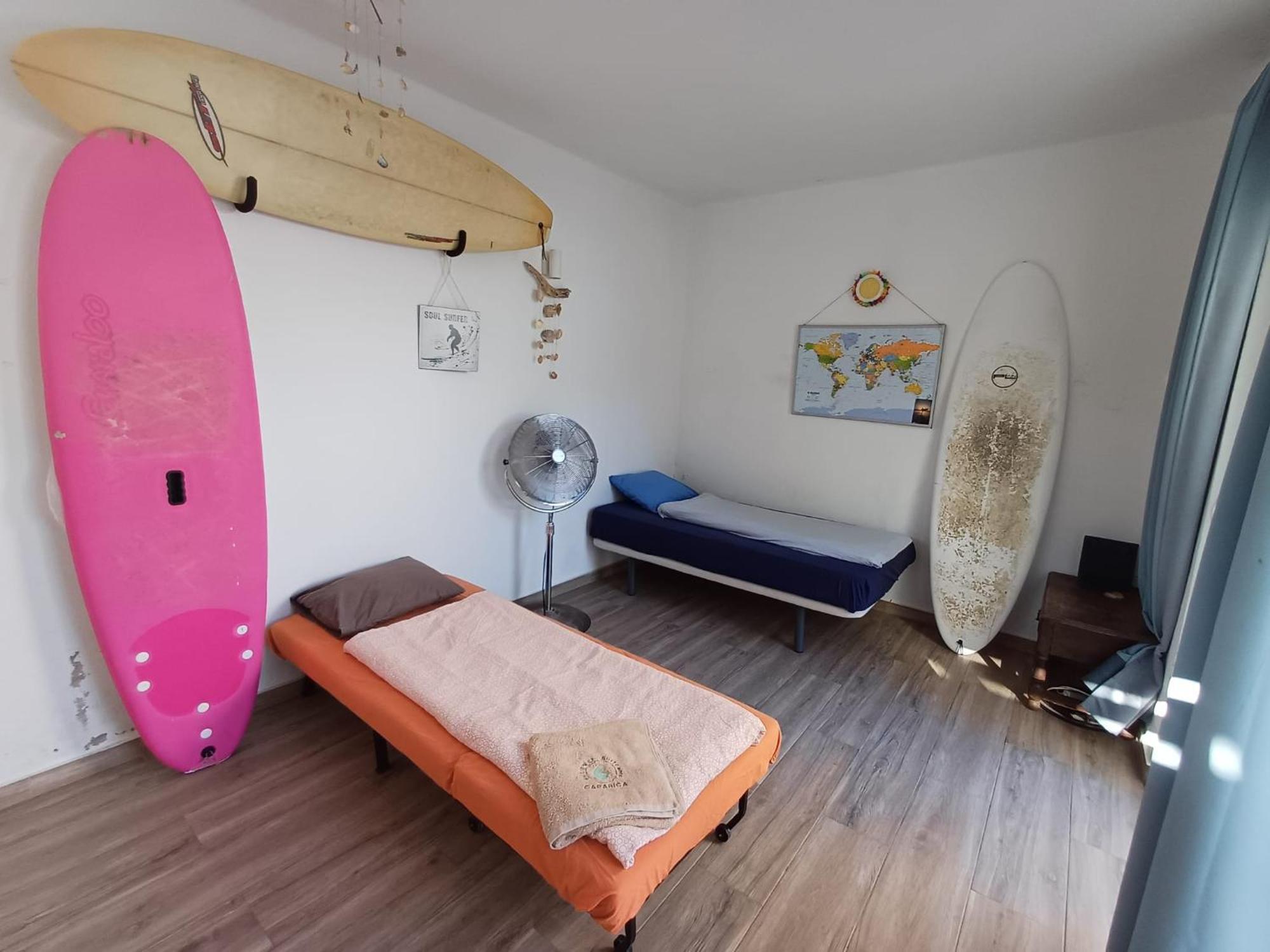 Getwet Surfcamp Bed & Breakfast Costa da Caparica Exterior photo